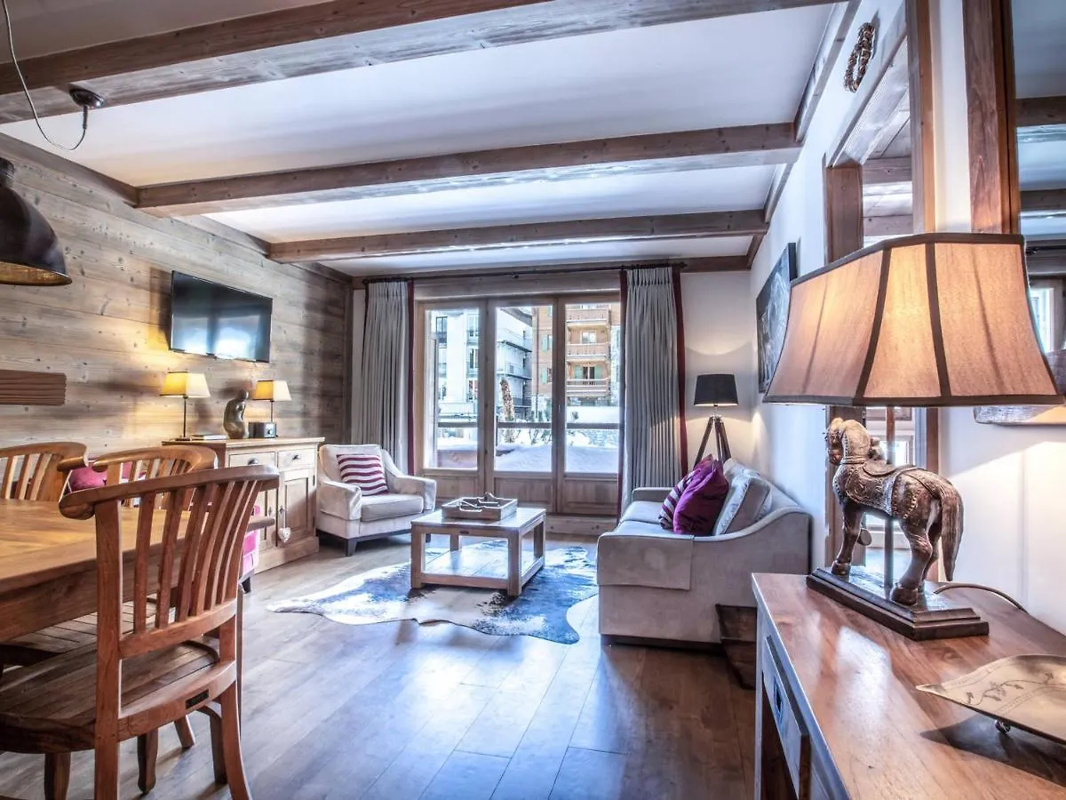 Appartement De Prestige Avec Terrasse Sud, 2 Chambres Et Parking Au Coeur De Val-D'Isere - Fr-1-694-202