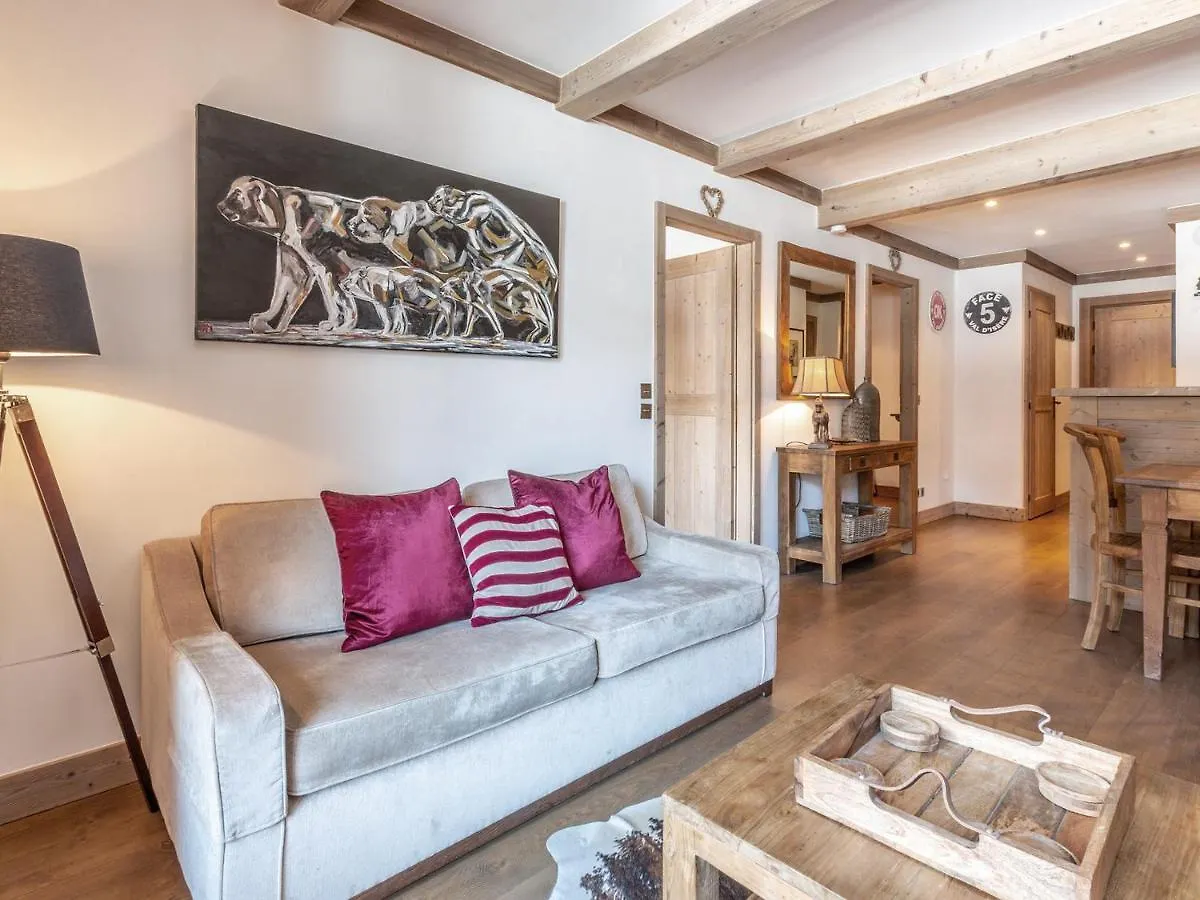 Appartement De Prestige Avec Terrasse Sud, 2 Chambres Et Parking Au Coeur De Val-D'Isere - Fr-1-694-202 France